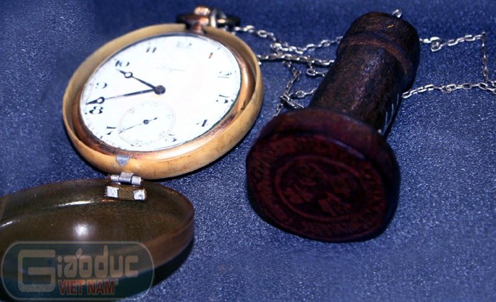 Đồng hồ của Quốc tế "Cứu tế Đỏ" tặng Bác năm 1934